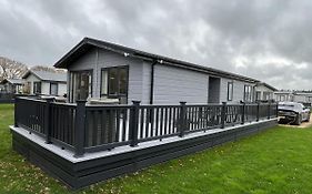 St Helens - Lodge - Sleeps 4 - Pets Allowed - Pool